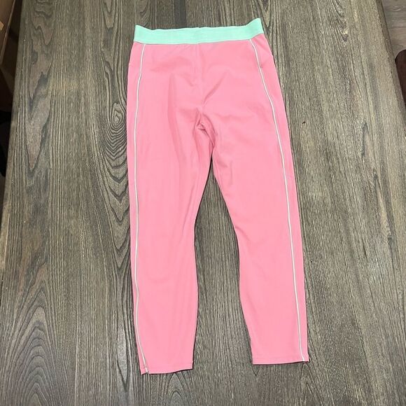 Fabletics Pants - Fabletics Womens Capri Leggings High Rise Elastic Waistband Pull-On Pink Size M